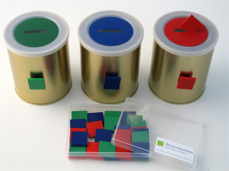 Dosen mit farbigen Plättchen