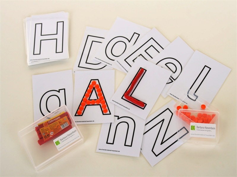 Buchstaben nachlegen + kneten (14)